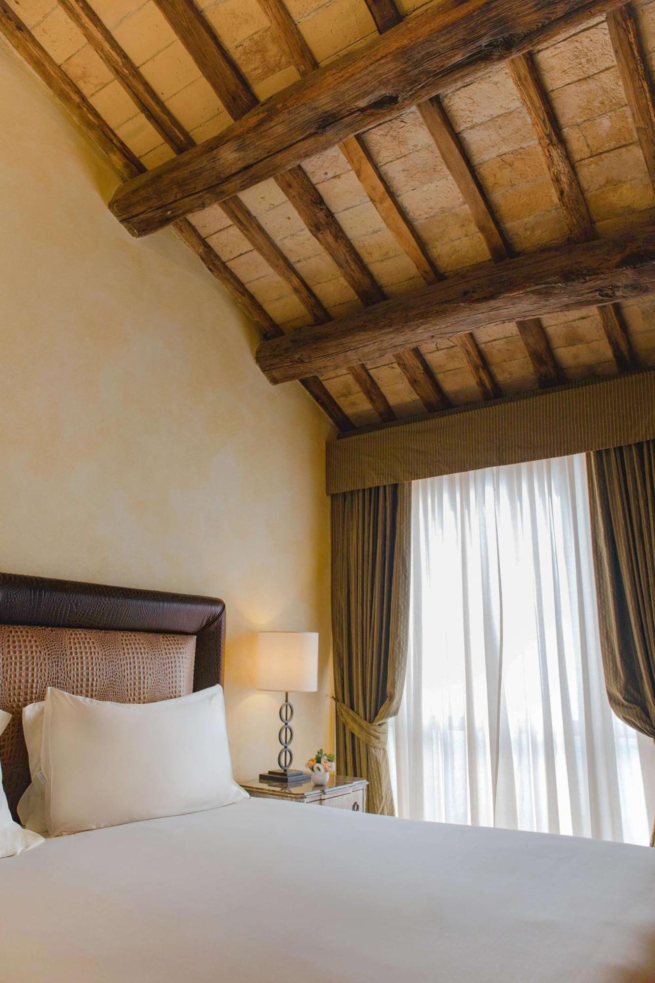 Hotel Anantara Palazzo Naiadi Roma Esterno foto A ceiling with a coffered design