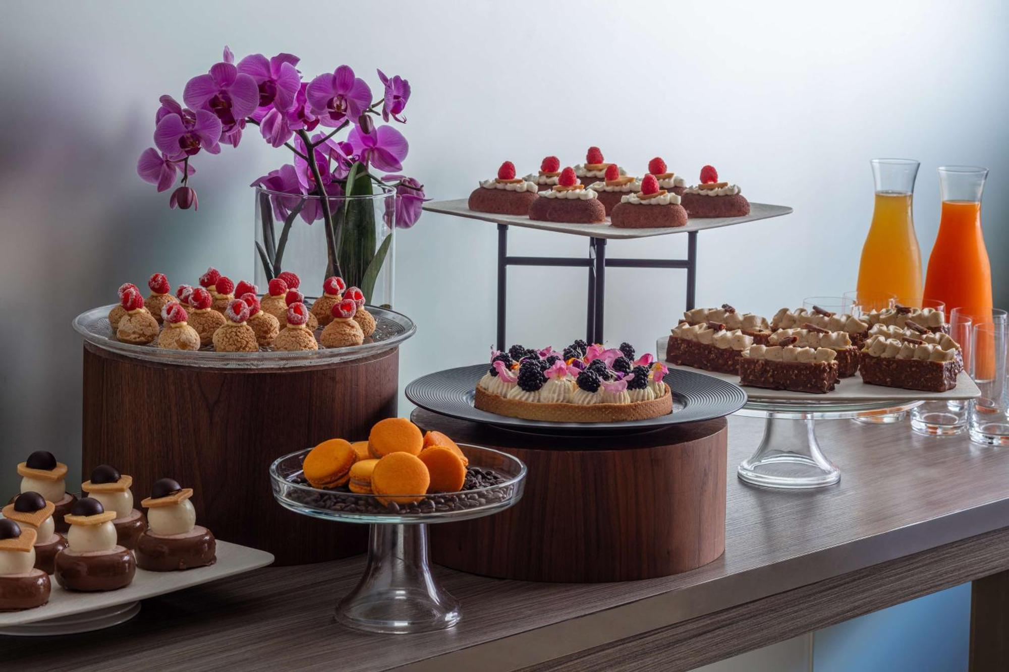 Hotel Anantara Palazzo Naiadi Roma Esterno foto A dessert buffet