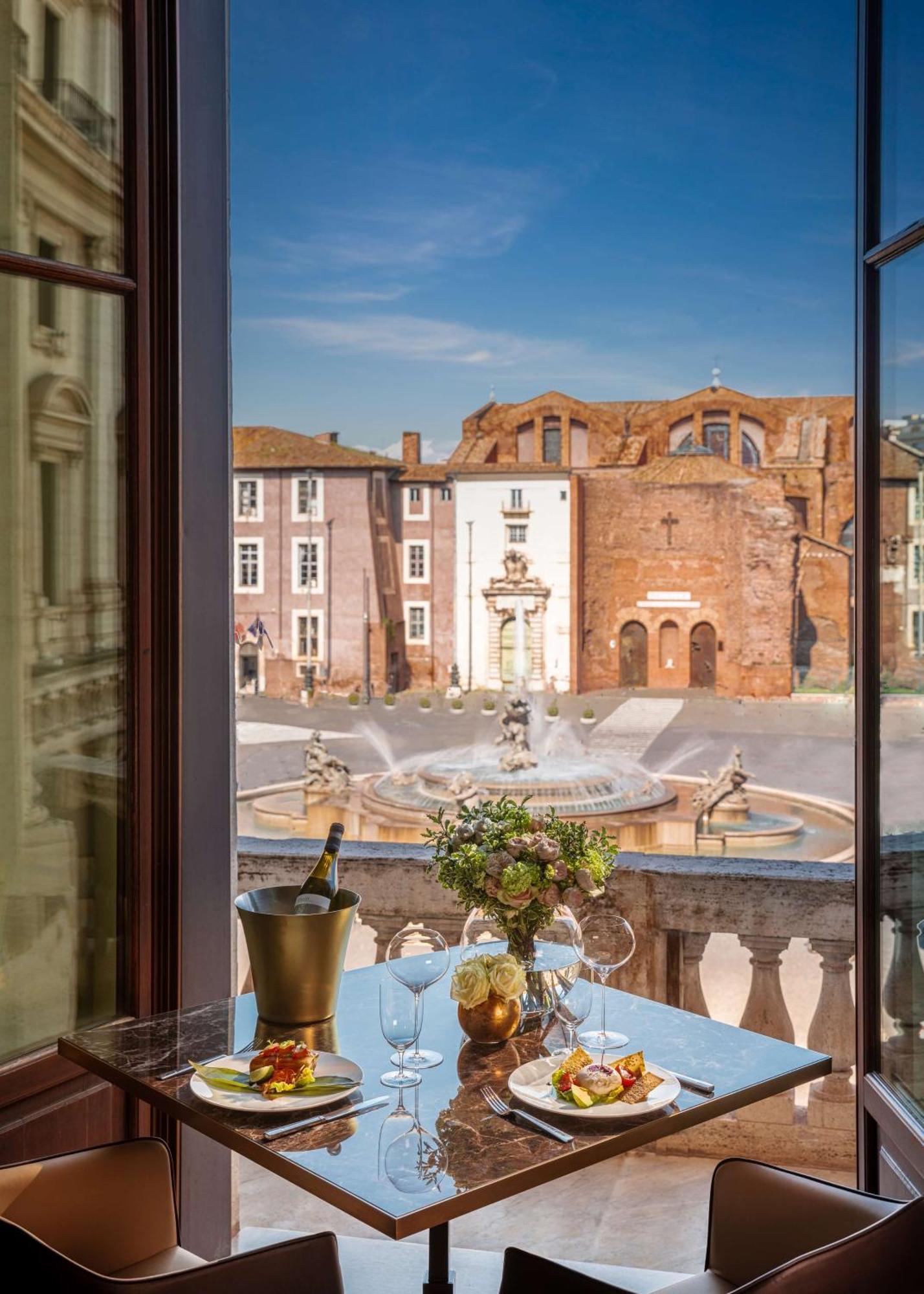 Hotel Anantara Palazzo Naiadi Roma Esterno foto View of the Roman Forum from the hotel