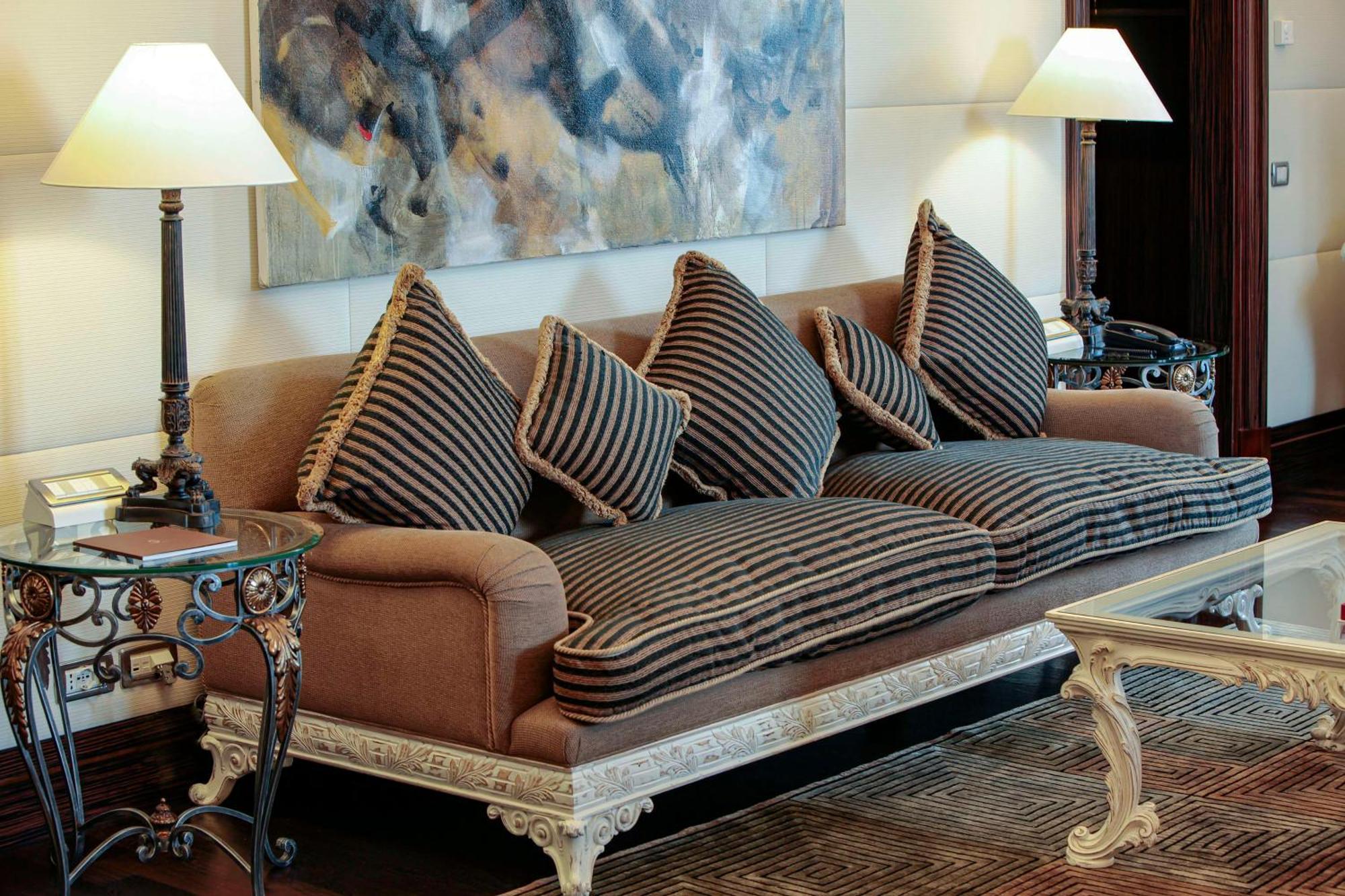 Hotel Anantara Palazzo Naiadi Roma Esterno foto A sofa