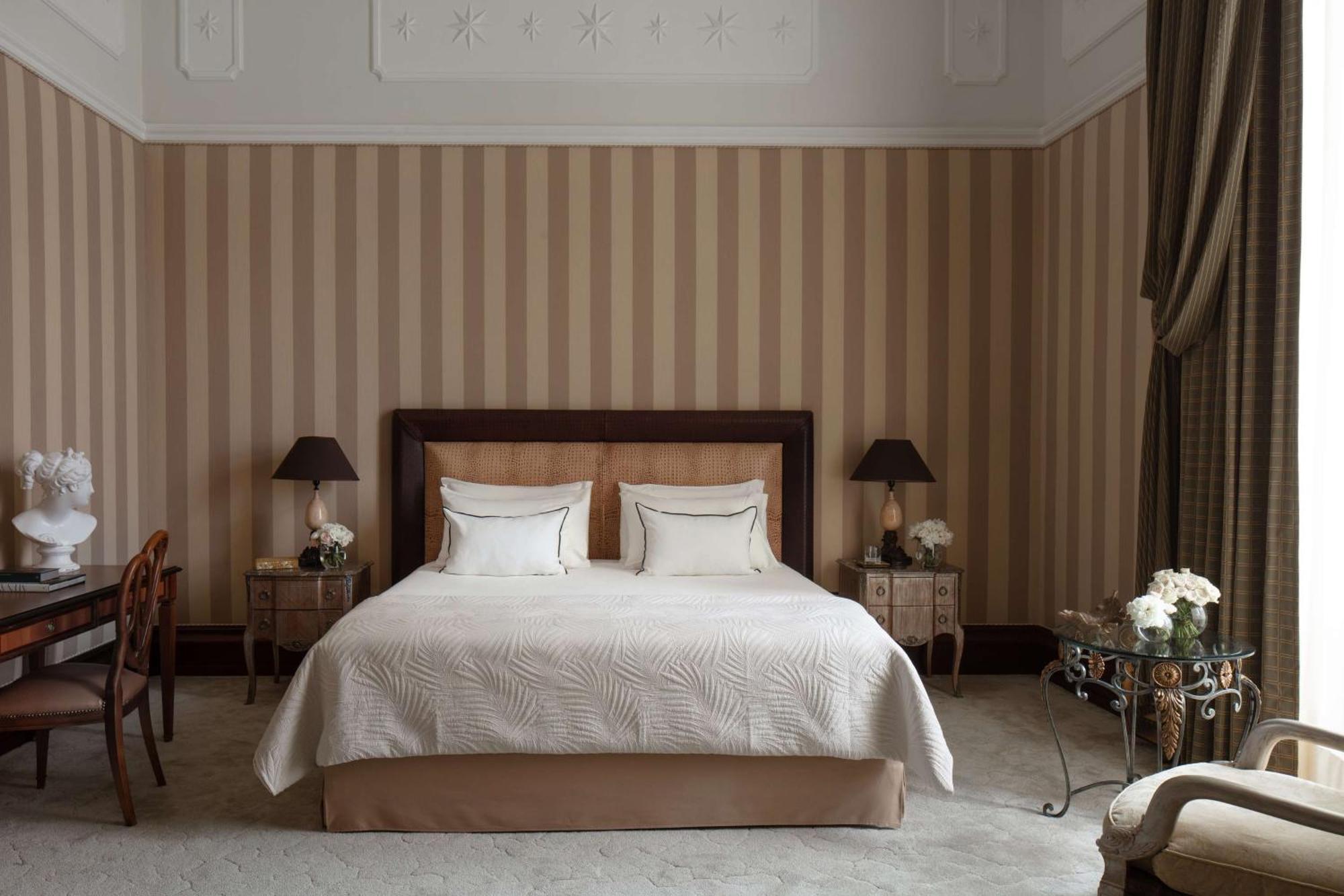 Hotel Anantara Palazzo Naiadi Roma Esterno foto A bedroom at the Four Seasons Hotel